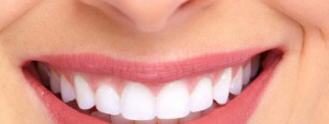 Comment prendre soin de mes dents pour sourire en toute confiance?